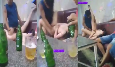 Đi hát này lạ nha.Mic cắm môi dưới mới chịu
