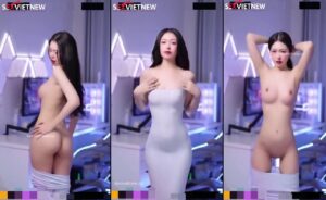 Gái xinh livestream Mặc đồ xuyên thấu khoe vú to lồn múp không lông siêu dâm 3 livestream